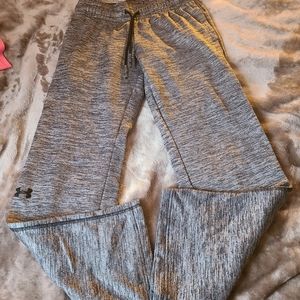 Womens size XS Under Armour sweats.
